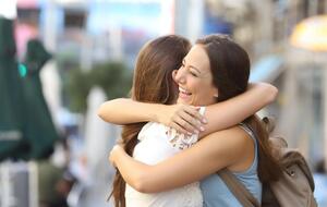 Объятия с родными благотворно влияют на психологическое состояние