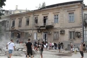 В Одессе проводятся работы по разбору завалов, расчистке дорог и дворовых проходов, отметили в горсовете