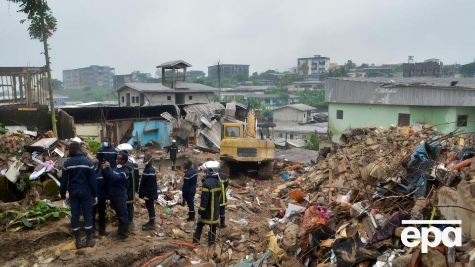 Местные жители говорят, что перед обрушением дом был в трещинах
