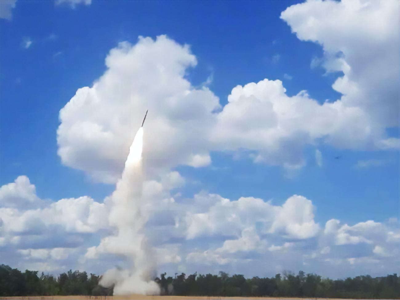 Українські ракетники й артилеристи уразили військову техніку ворога