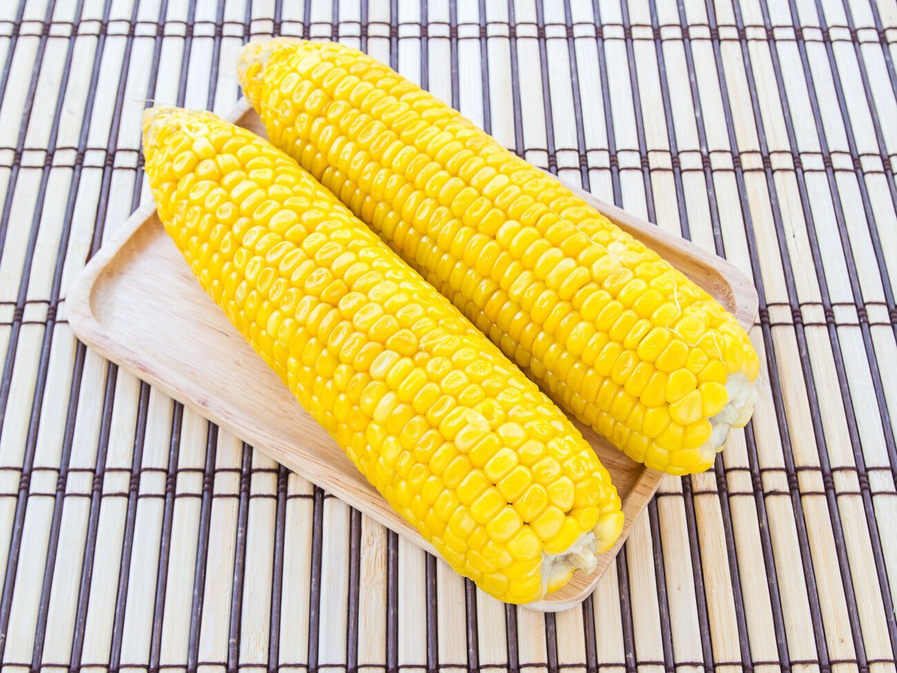 Кукуруза в микроволновке будет готова через пять минут