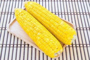 Кукуруза в микроволновке будет готова через пять минут