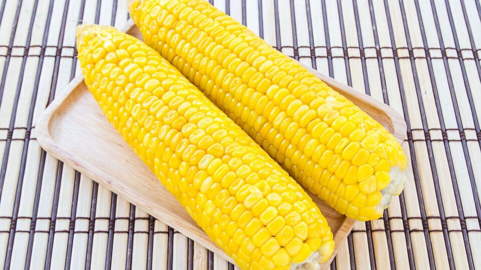 Кукуруза в микроволновке будет готова через пять минут