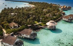 Вартість проживання на двох за одну ніч у Waldorf Astoria Maldives варіюється від 100 тис. грн до 323 тис. грн, також у готелі є позиція за понад 1 млн грн за одну ніч