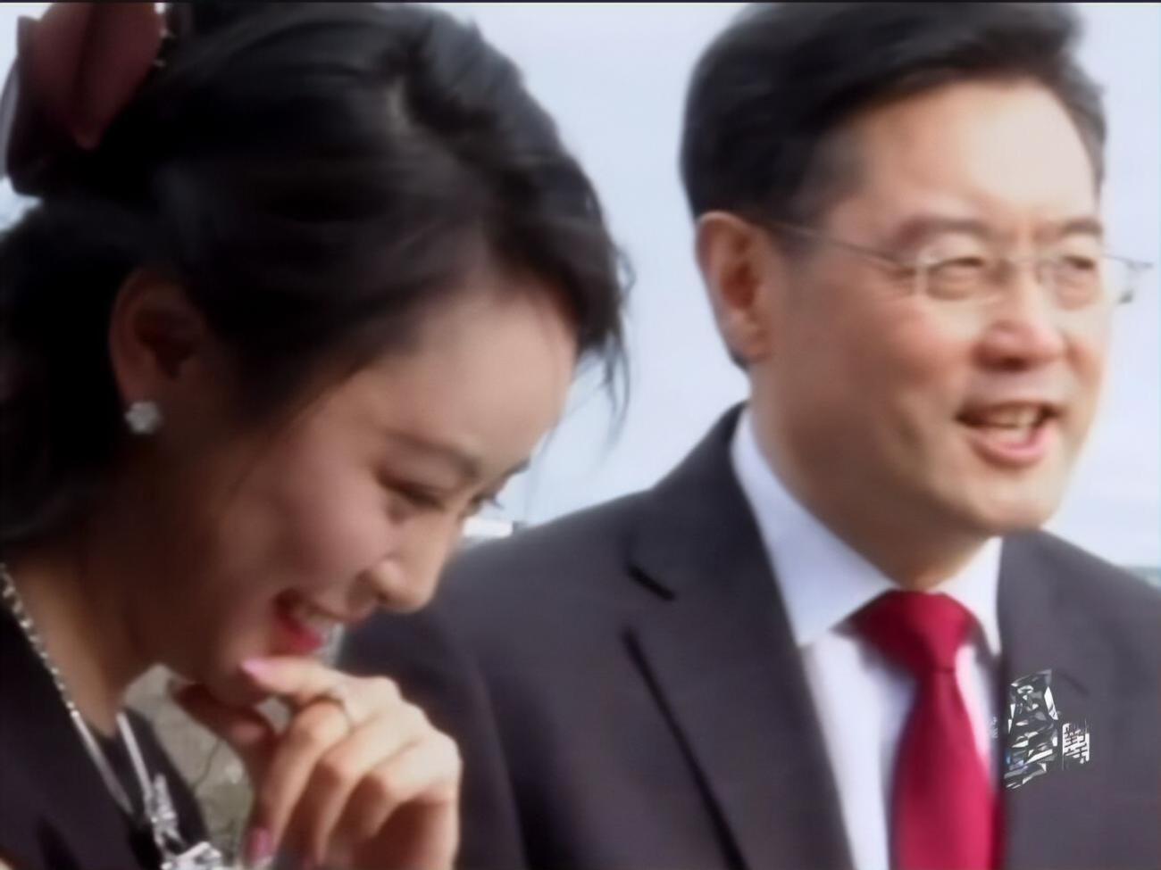 Цинь Ган давал интервью&nbsp;гонконгской журналистке&nbsp;Фу Сяотянь в марте прошлого года, в ноябре она родила сына