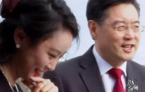 Цинь Ган давал интервью гонконгской журналистке Фу Сяотянь в марте прошлого года, в ноябре она родила сына