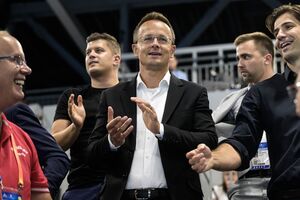 Олимпиада несет "настоящую миротворческую миссию", заявил Сийярто