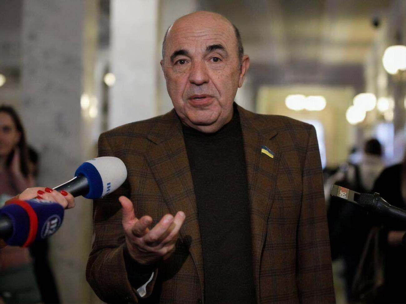 За даними слідства, Рабінович переховується за кордоном