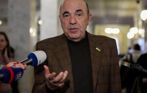 По данным следствия, Рабинович скрывается за границей