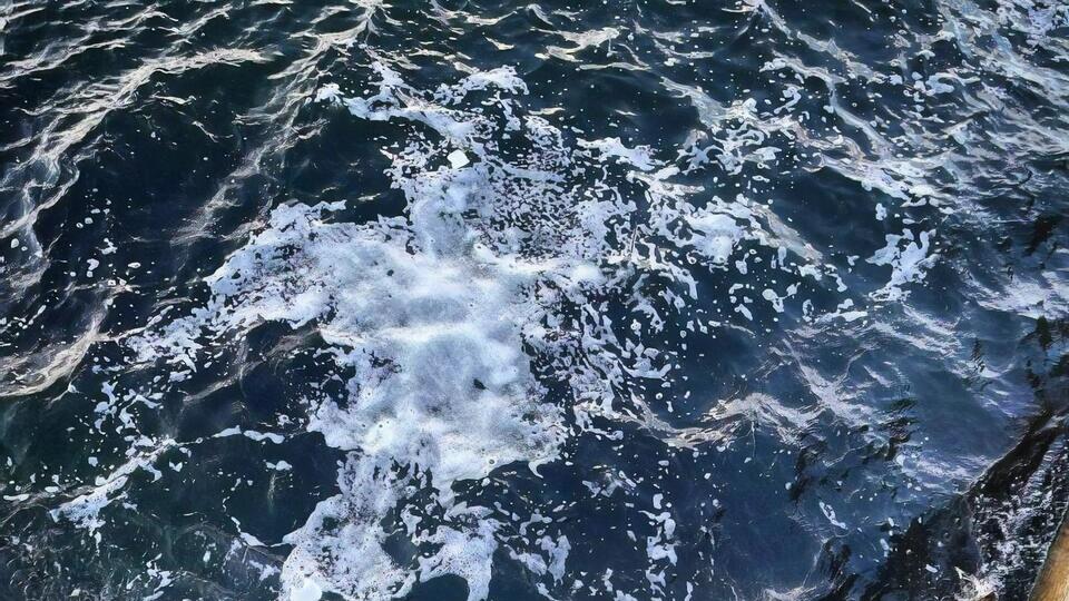 Опасность на берегу и в воде остается чрезвычайно высокой, предупредили военные