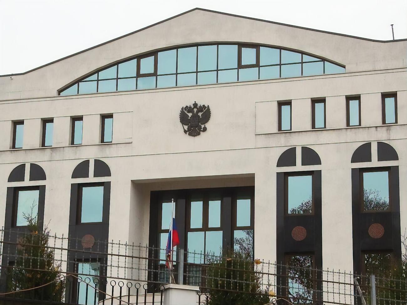 Россиянам разрешено оставить 10 дипломатов из 37 и 15 человек техперсонала