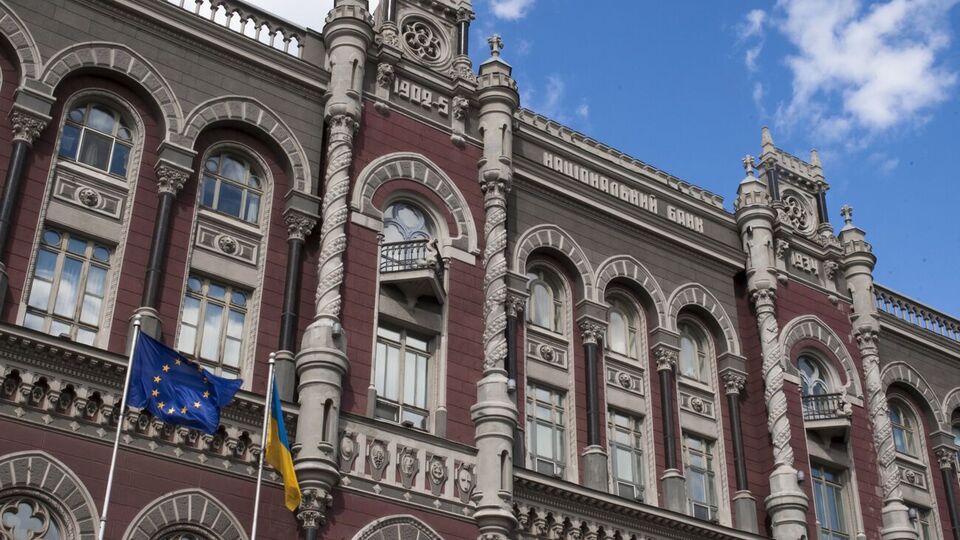 Второй квартал подряд кредитные стандарты для населения смягчаются, отметили в НБУ