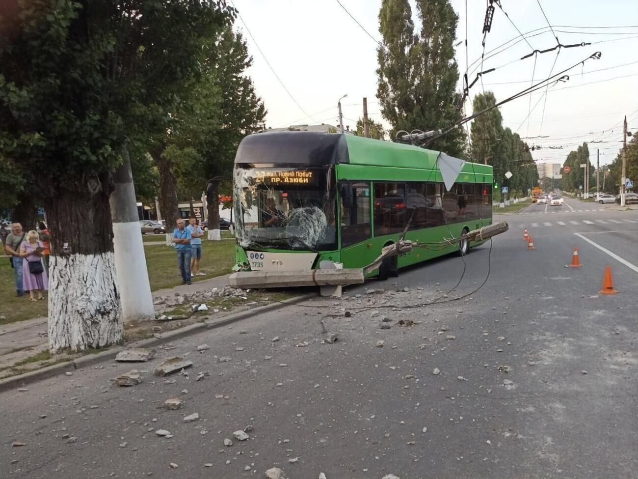 По словам водителя, в троллейбусе отказали тормоза