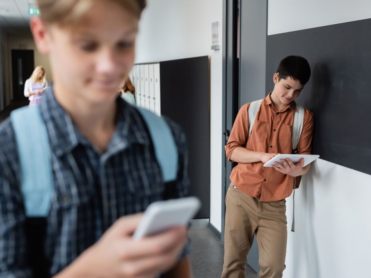 Образование должно по-прежнему быть сосредоточено на "человеческом взаимодействии", говорится в отчете ЮНЕСКО