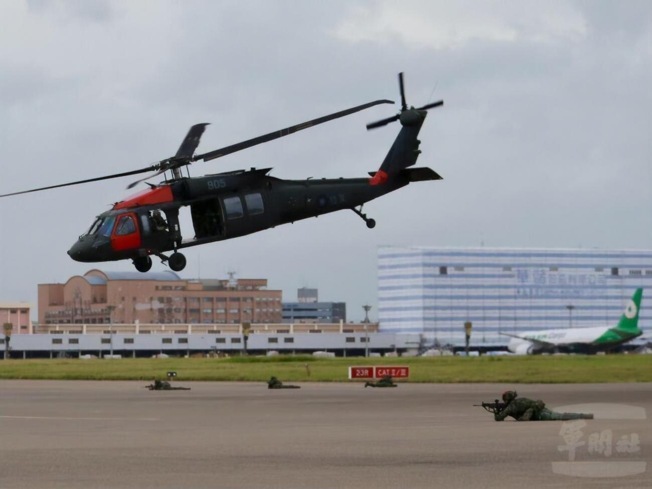 На учениях использовали опыт в бою за аэропорт Антонов&nbsp;в Украине