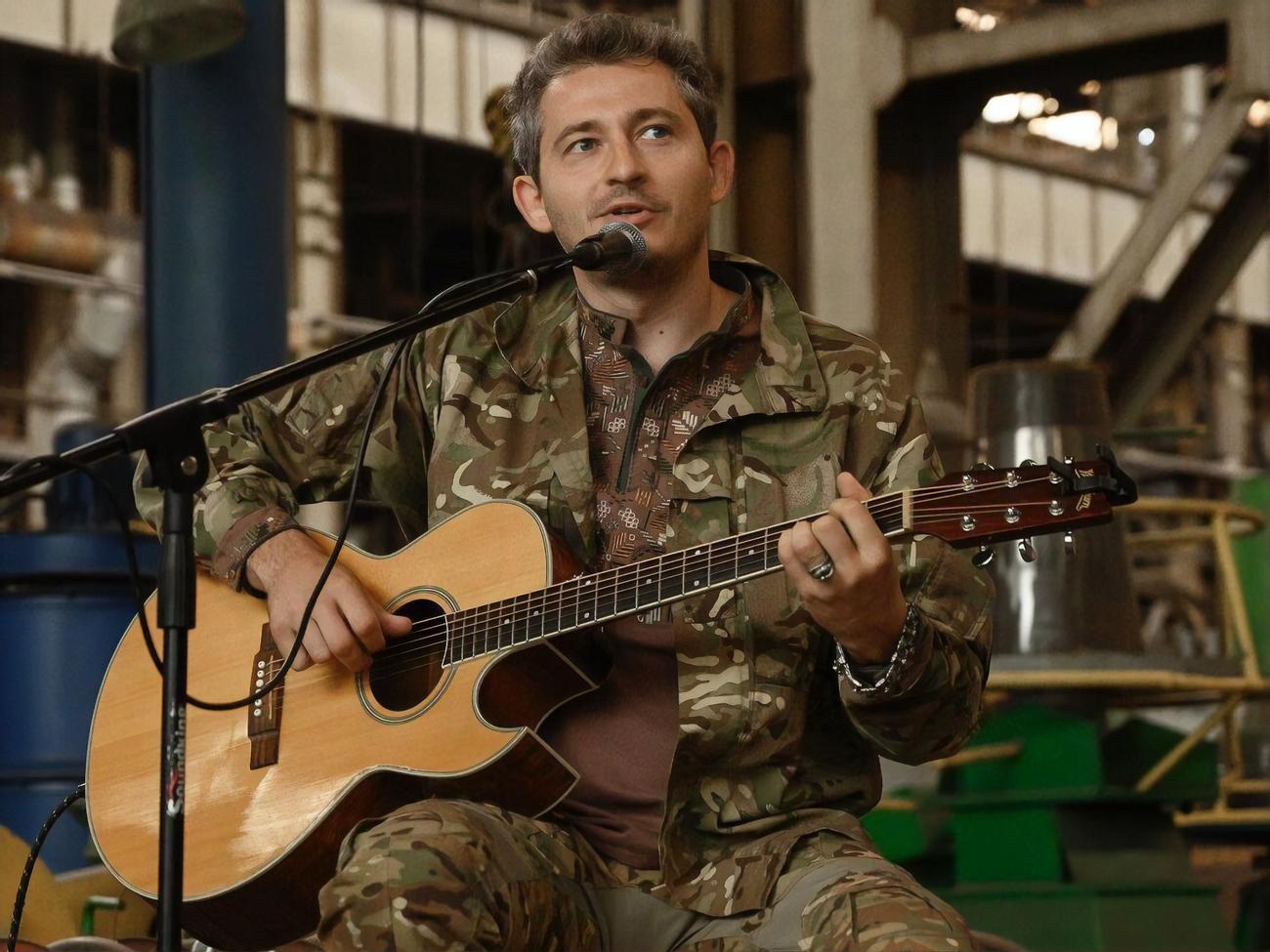 После полномасштабного вторжения российских войск в Украину Серга подписал контракт с ВСУ