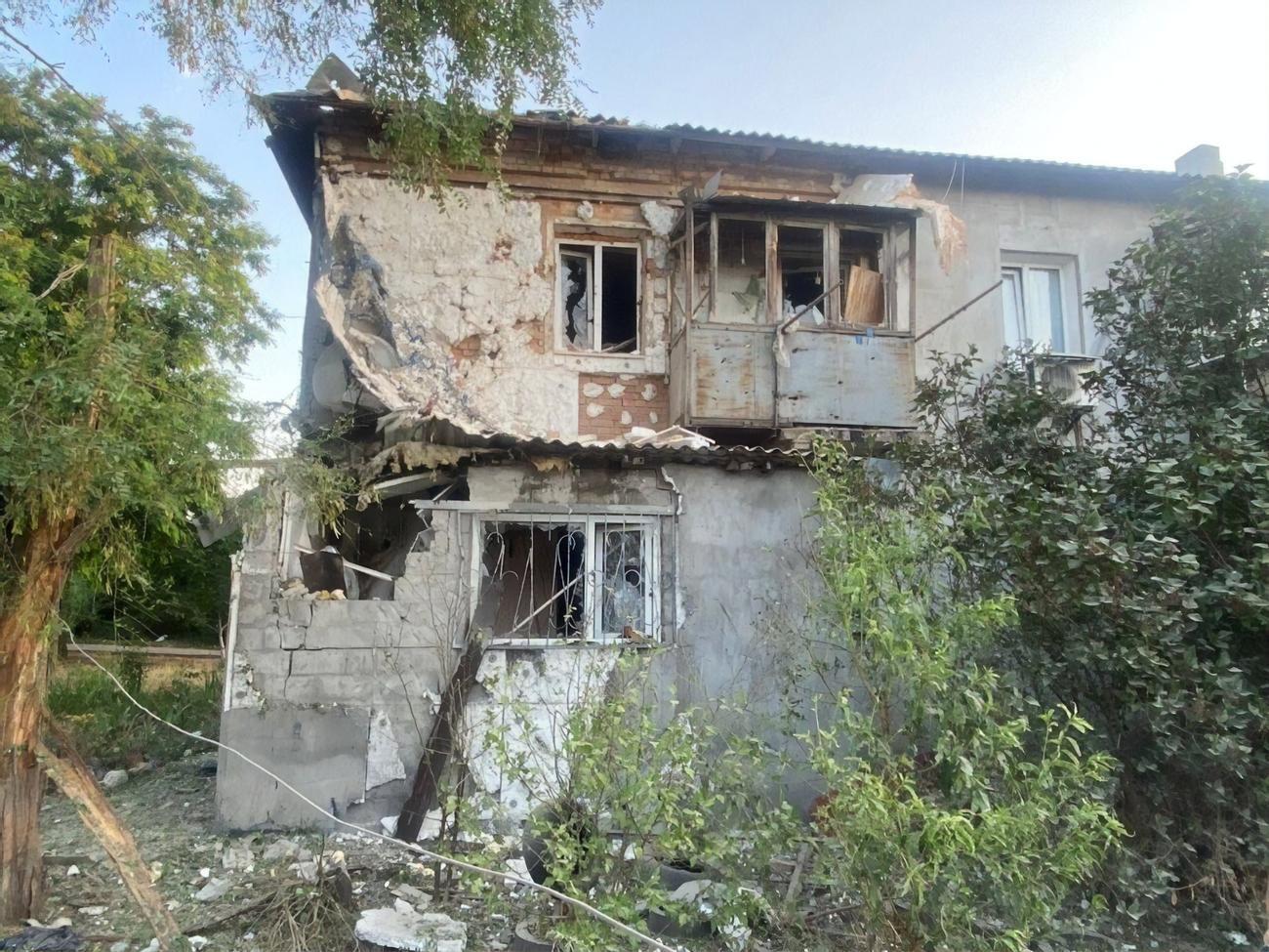 Сейчас спасатели обследуют территорию