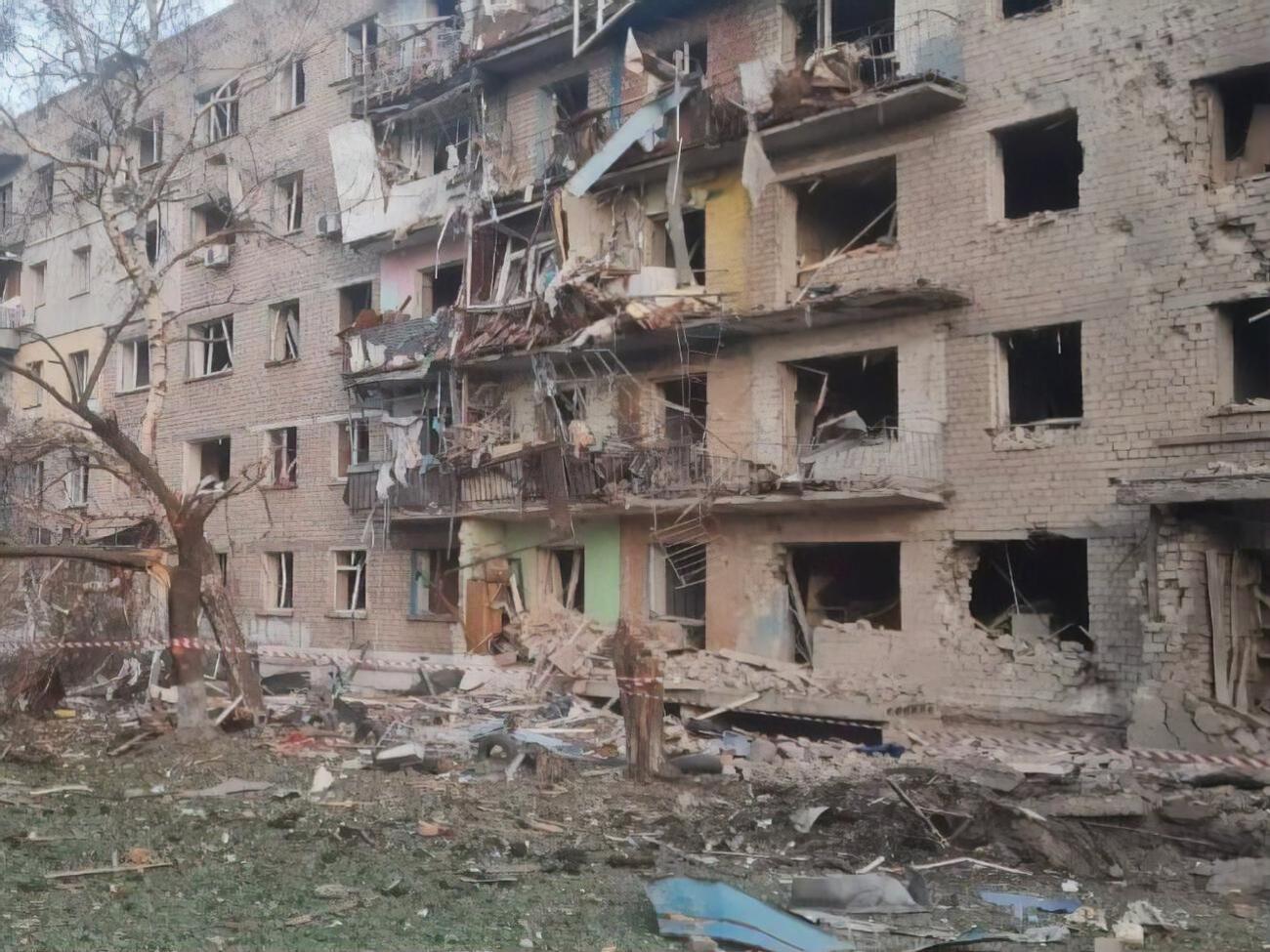 Оккупанты ударили рядом с пятиэтажным жилым домом