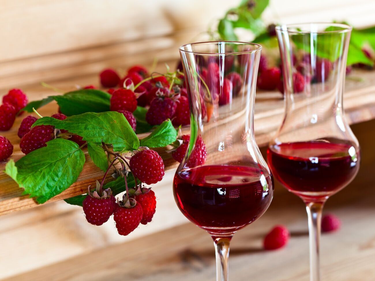 Для наливки понадобится 500 г ягод и 150 г сахара