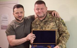 Зеленский наградил генерала Залужного за
выдающиеся личные заслуги в защите государства