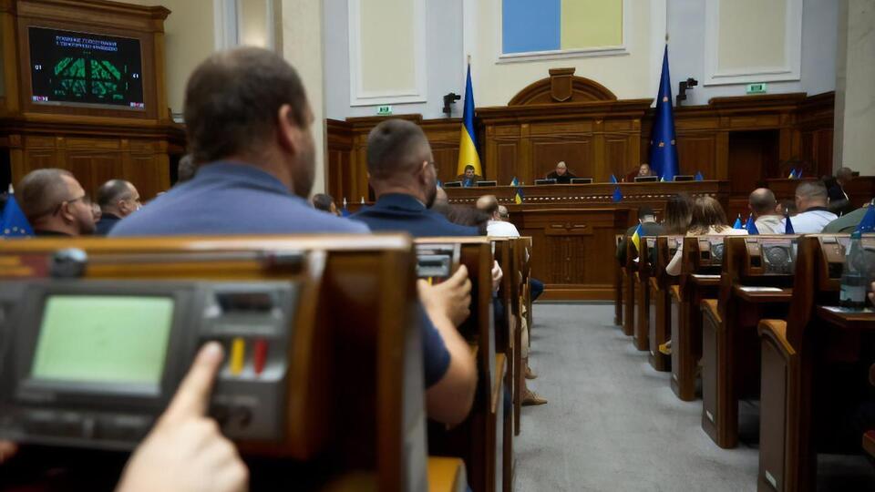 Нардепи ухвалили законопроєкти про продовження строку дії мобілізації й воєнного стану на 90 днів