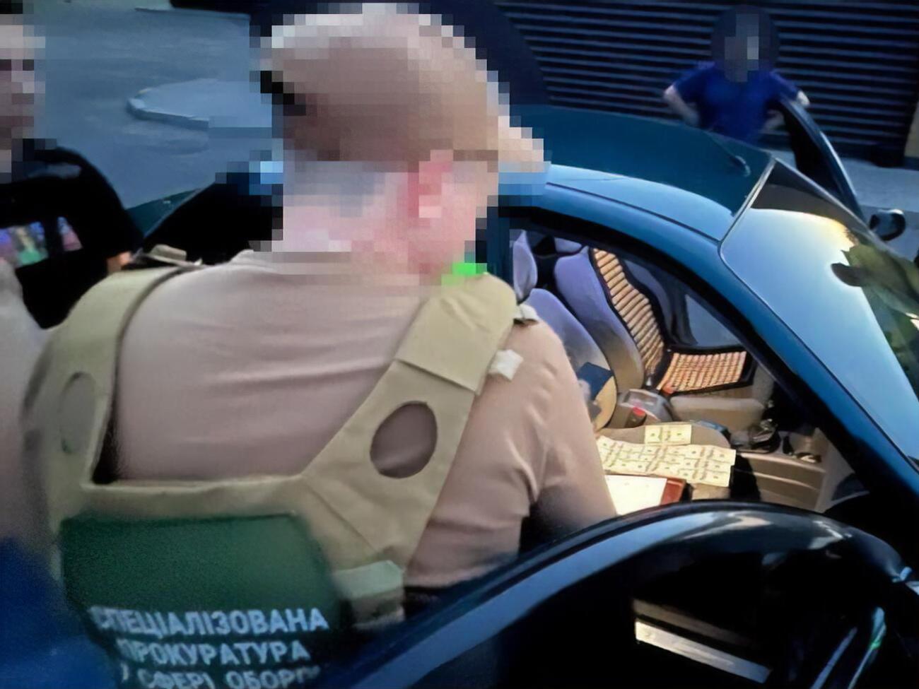 За даними поліції, розмір хабарів, які отримували фігуранти,&nbsp;&ndash; від 9 тис. грн до $1,5 тис.