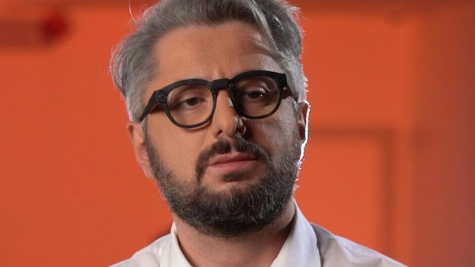 Гварамія: Я абсолютно впевнений: вони просто надсилають, розумієте, скрипти, як працювати. Прописані скрипти різних кампаній, навіть окремих сюжетів, телевізійних репортажів