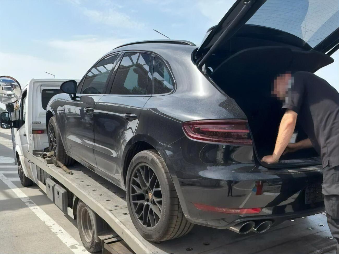 Родичі Борисова намагалися вивезти частину майна за кордон, зазначили в ОГПУ