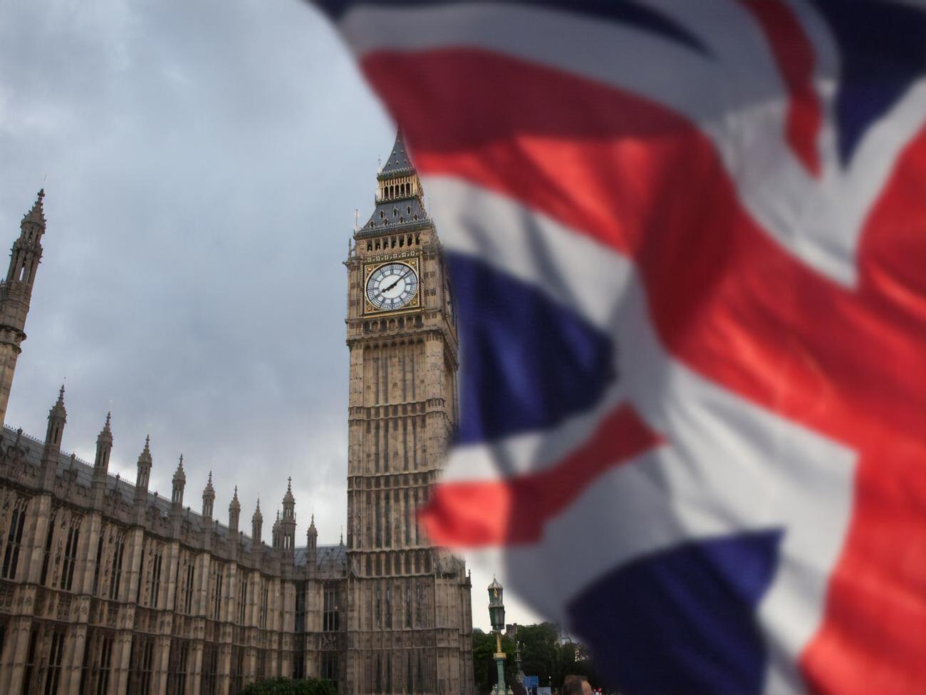 Минфин Британии выдал по меньшей мере 82 лицензии с разрешением на трату средств в прошлом году