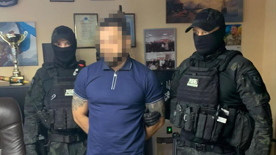 По делу проходят руководитель подразделения полиции, два заместителя и оперативник