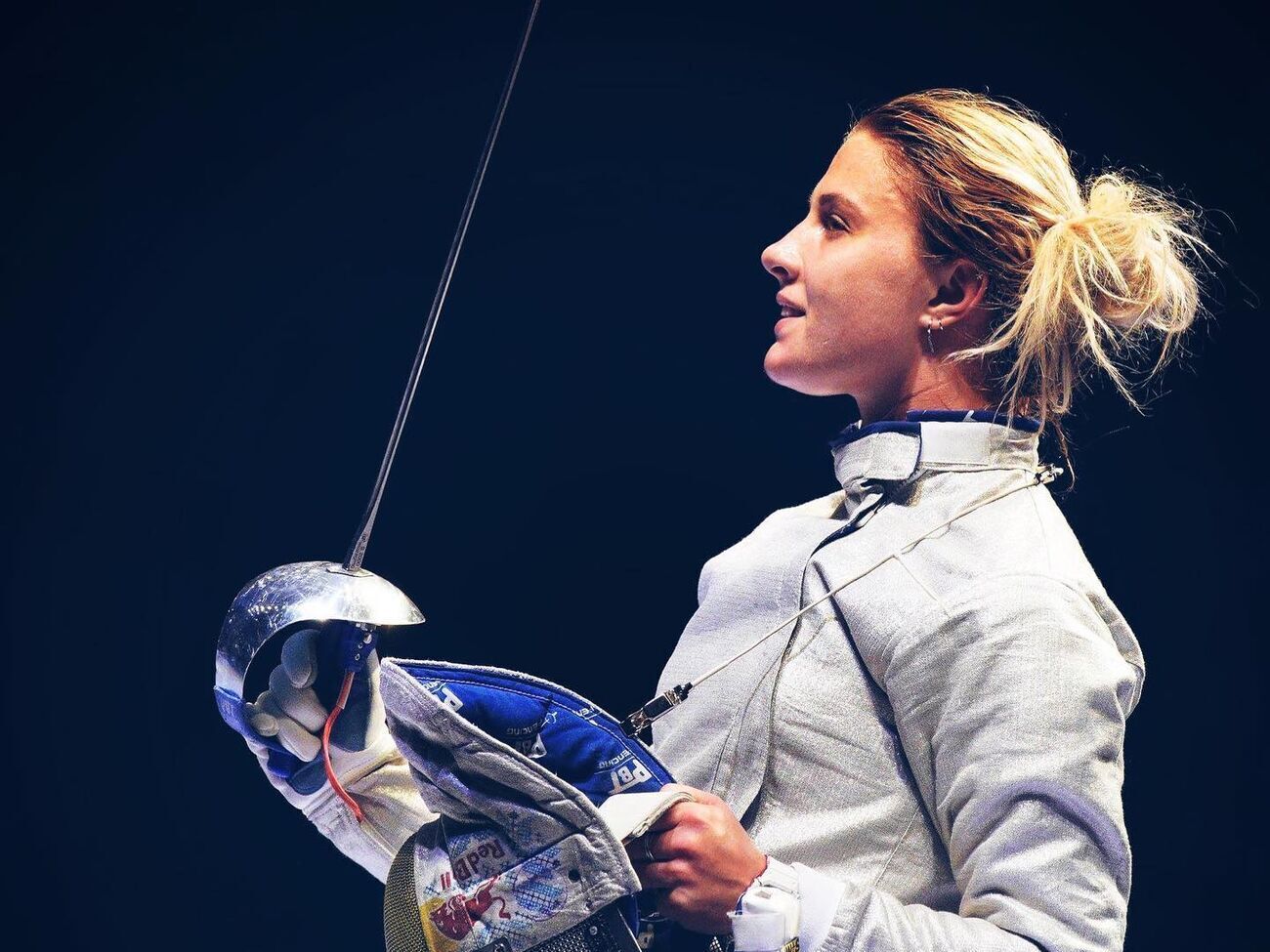 Харлан, коментуючи рішення федерації, заявила, що "країна, яка тероризує Україну й українські сім'ї, також тероризує і спорт"