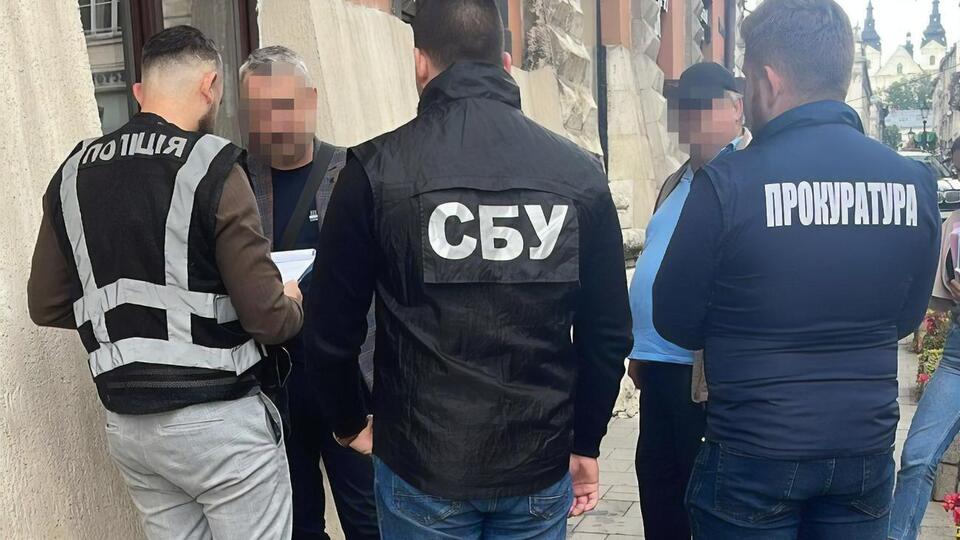 Посадовця затримали після отримання другої частини хабаря, заявляють у поліції