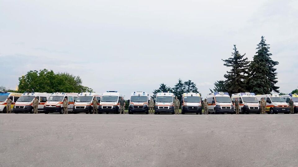 Тайра допомагала пораненим українським військовим від початку війни