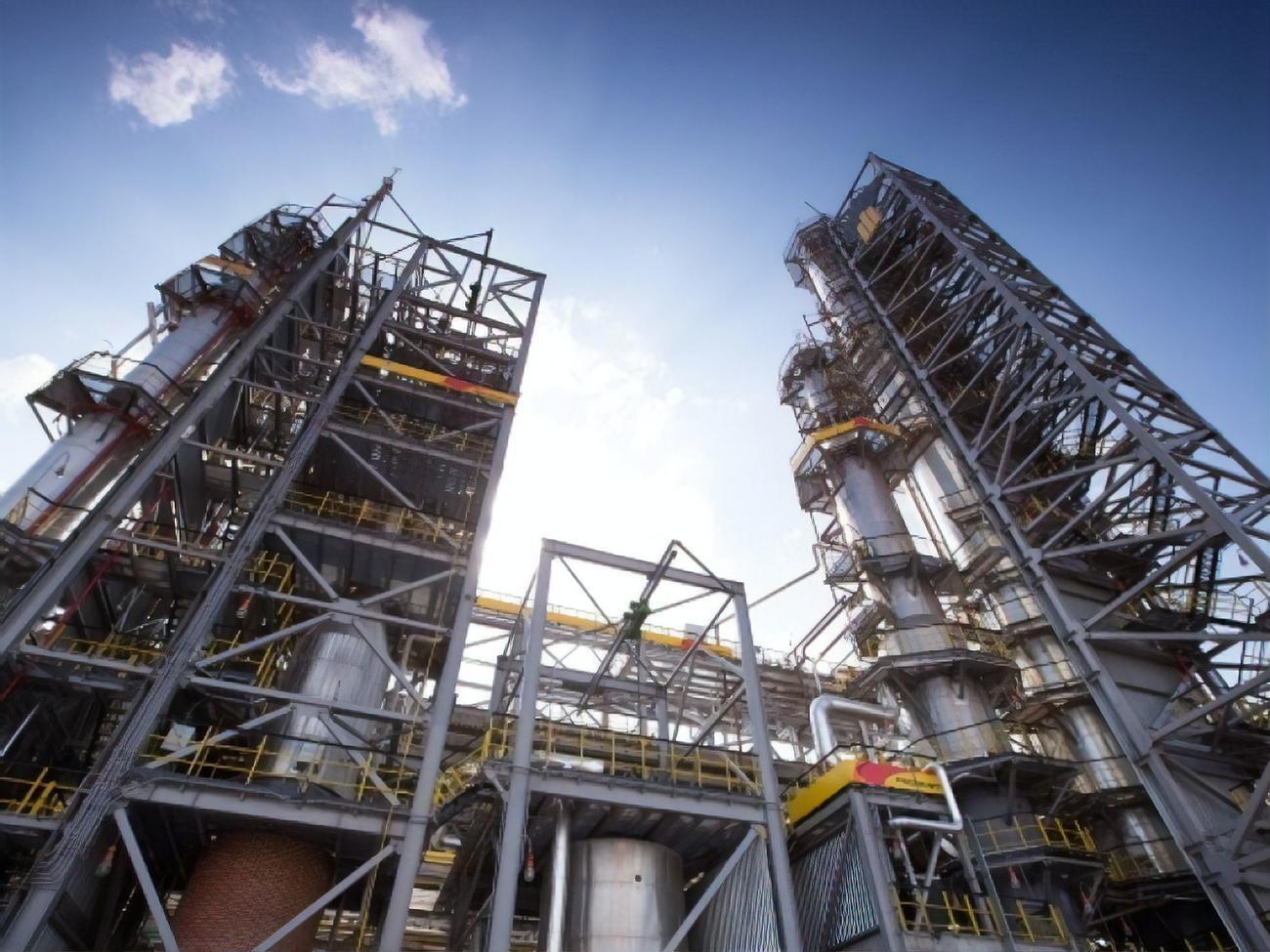 Взрыв прогремел на заводе "Роснефти"