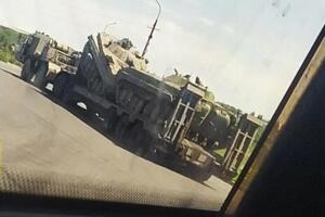 Трейлери росіян везуть важку техніку на бердянський напрямок через Маріуполь