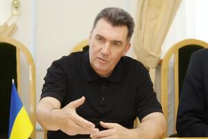 Данилов: Каждый день наши парни и девчата отправляют "груз 200" в мешках в Россию