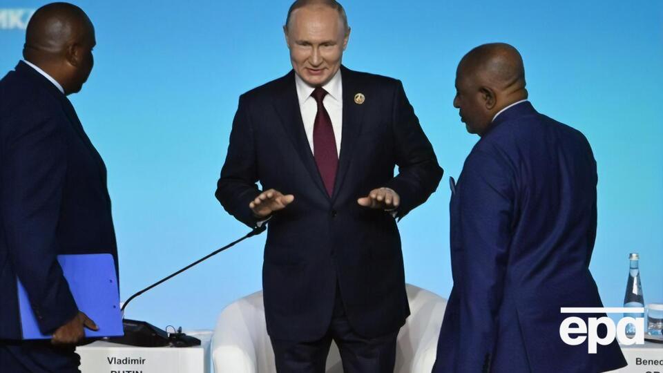 Влияние России в Африке, в частности в ЦАР, велико, поэтому Путин и его окружение могли бы держать свой "общак" в этой стране, считает Каспаров