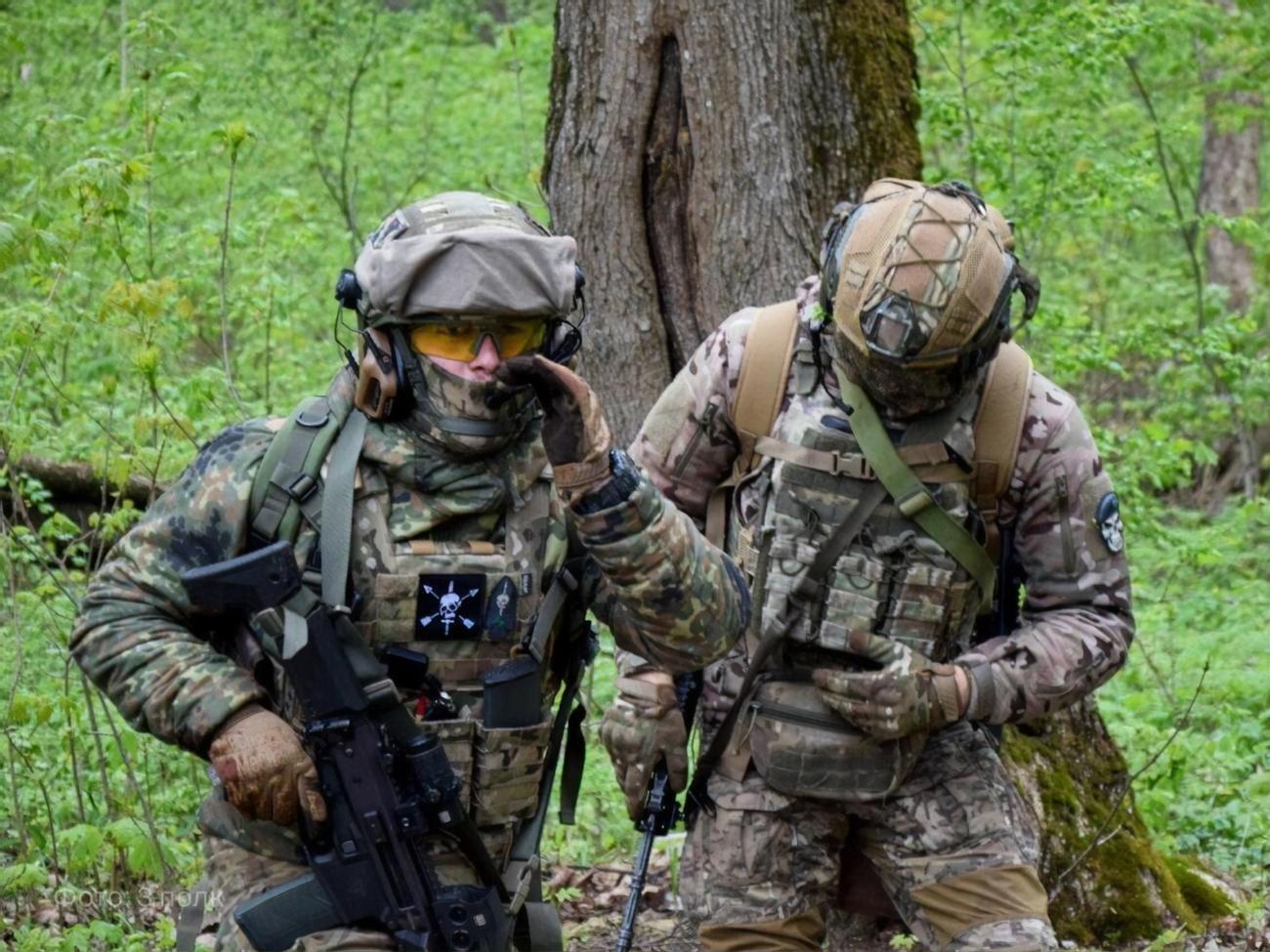 Спецназ выполняет боевые задачи на самых тяжелых участках войны с РФ, сказал президент