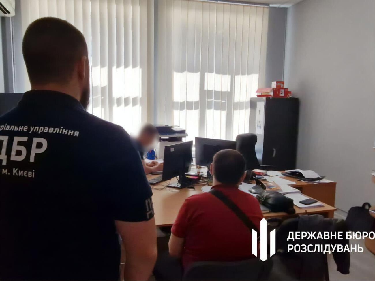 ДБР повідомило про підозру конвоїрів та співробітників СІЗО