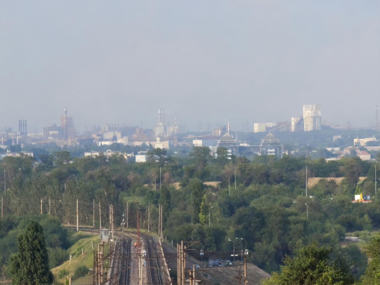 Ракета у Запоріжжі впала на відкритій місцевості, повідомили у міськраді