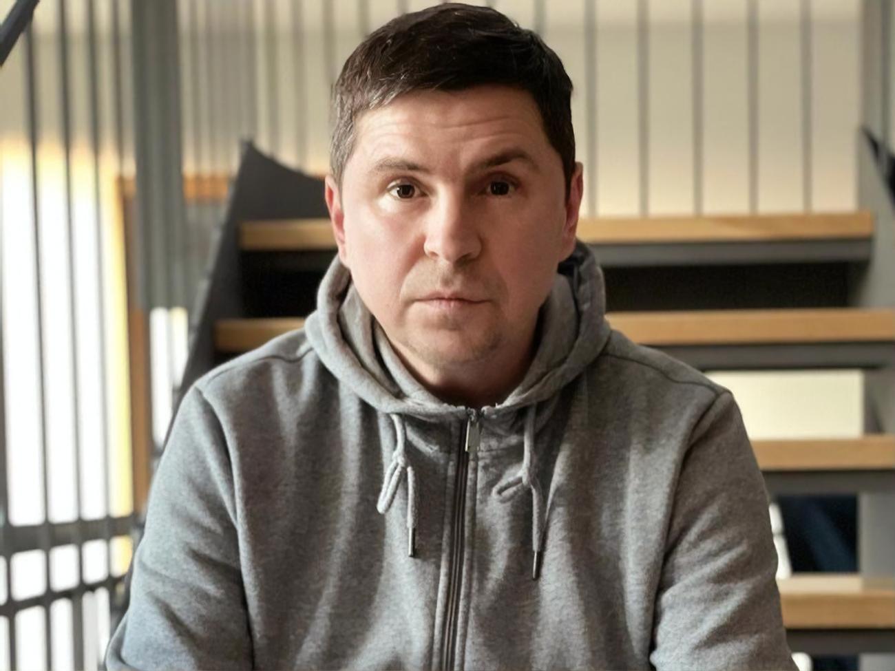 Подоляк: Поки війна не завершиться&nbsp;&ndash; усе треба тримати під рукою