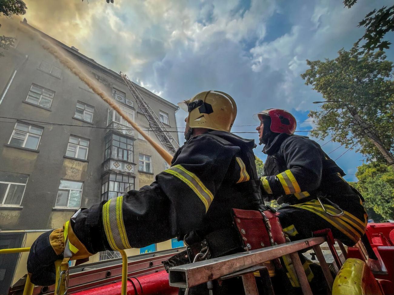 О пострадавших в результате атаки не сообщается. На месте прилета работают экстренные службы, сообщили в ОВА