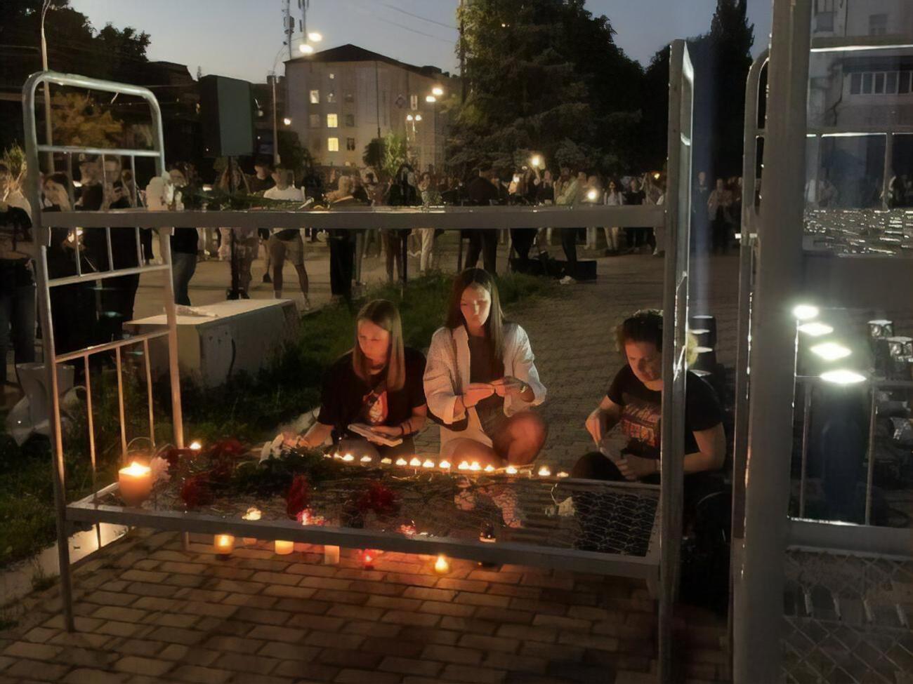 Біля посольства РФ українці показали театралізовану виставу