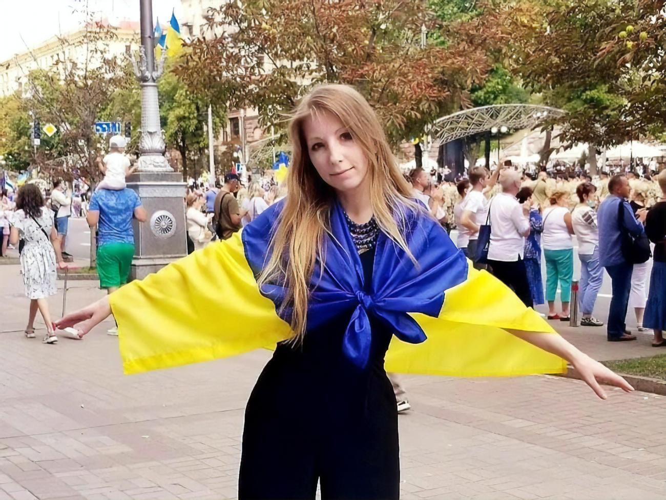 В последнее время Амелина работала над своей первой нон-фикшн-книгой на английском языке War and Justice Diary: Looking at Women Looking at War