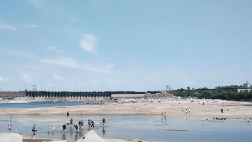 Днепровская ГЭС – пятая ступень каскада гидроэлектростанций на реке Днепр, расположена в Запорожье