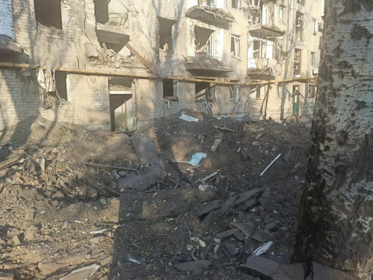 Российские захватчики за сутки совершили 75 обстрелов, в результате чего зафиксировано 33 сообщения о разрушениях