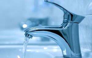 Позиция президента на период военного положения является достаточным основанием, чтобы НКРЭКУ отменила свое же решение о повышении тарифов на воду, отметил глава комиссии