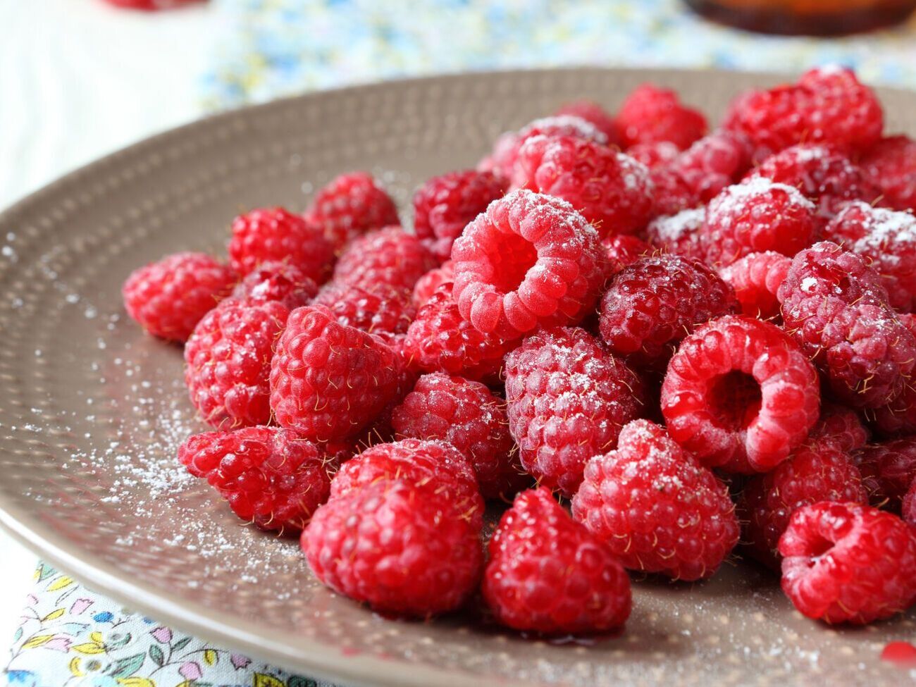 Малину перед заморозкой лучше не мыть, если уверены в ее качестве