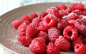 Малину перед заморозкой лучше не мыть, если уверены в ее качестве