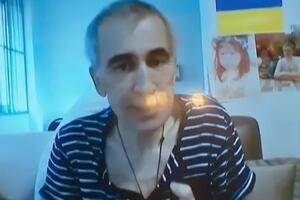 Две недели назад экс-президент пообещал "очень активно" вернуться в политику